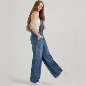 🦋Lee Women’s Blue Denim Straight Overalls 
Size-Medium